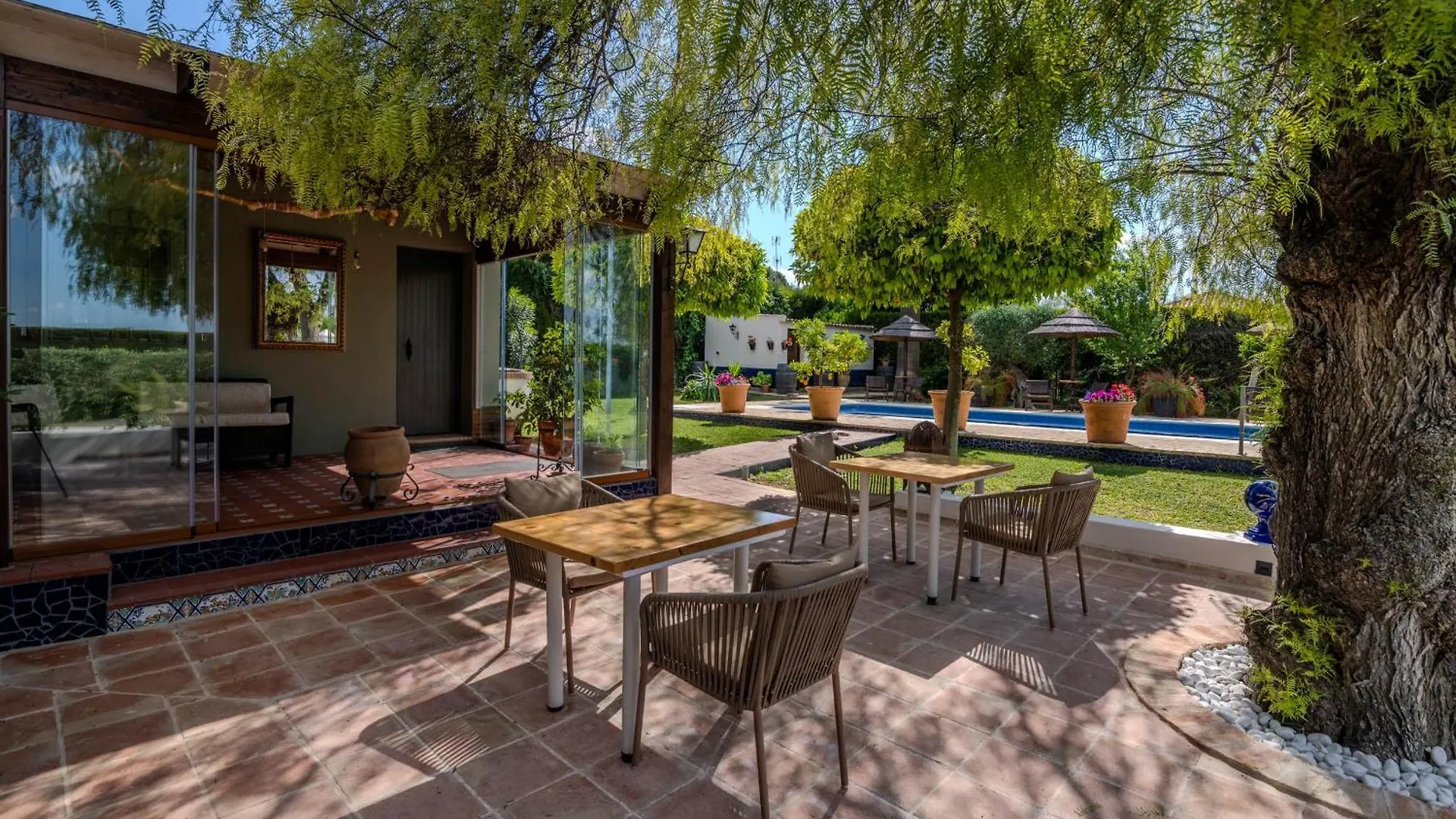 Bed & Breakfast B&B Casa Adelante Sevilla Espartinas Spain